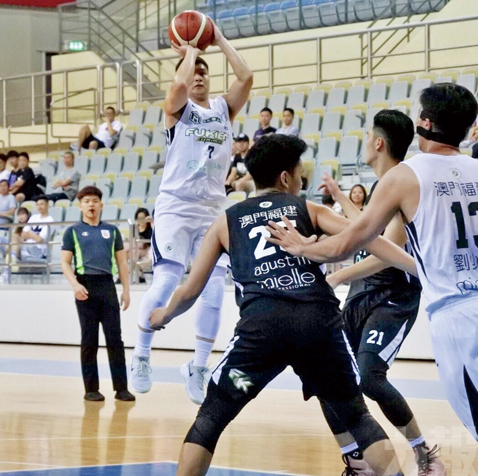 高級組籃球銀牌勝方決賽